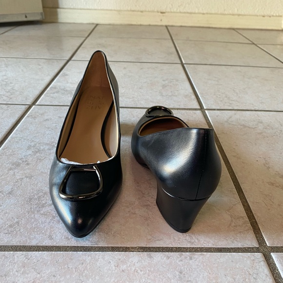 Naturalizer Classic Embellished Black leather Pointy toe with chunky heel - Picture 6 of 6